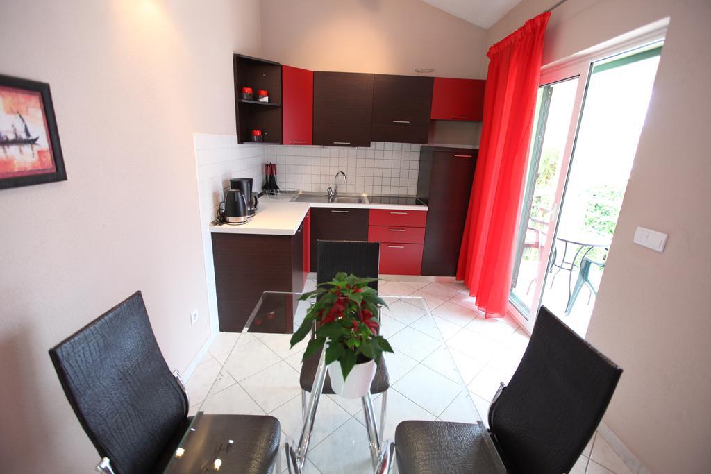 Apartments Salona Trogir Eksteriør bilde