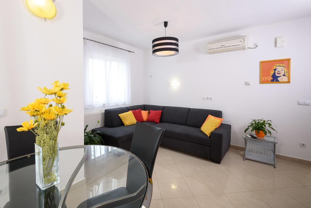 Apartments Salona Trogir Eksteriør bilde