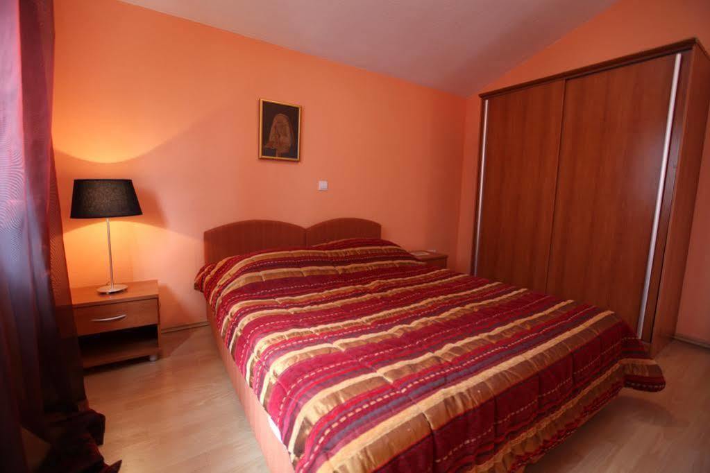 Apartments Salona Trogir Eksteriør bilde